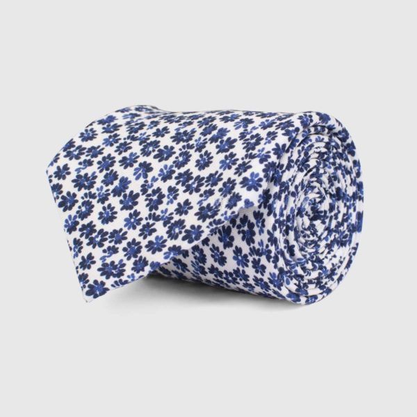 Cravatta 5 pieghe con fondo panna e fiori blu