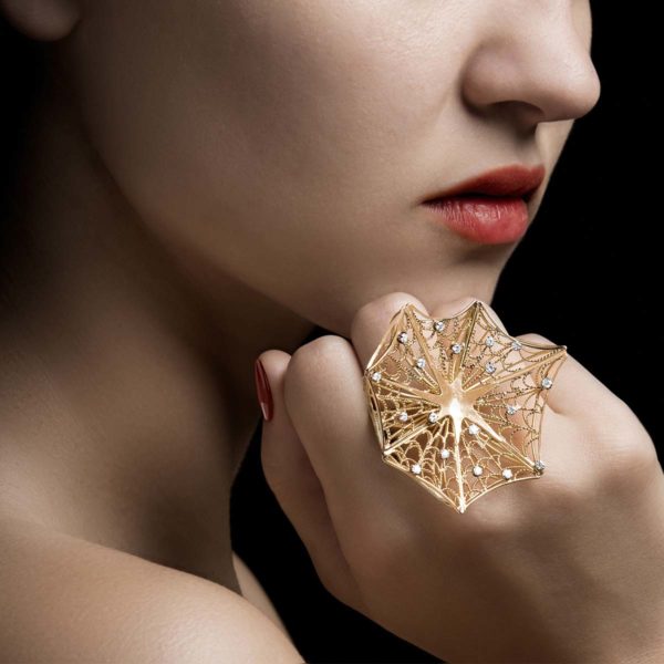 Ring with handcrafted filigree mesh in 18Kt Gold