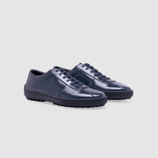 Blue sneaker in polished leather