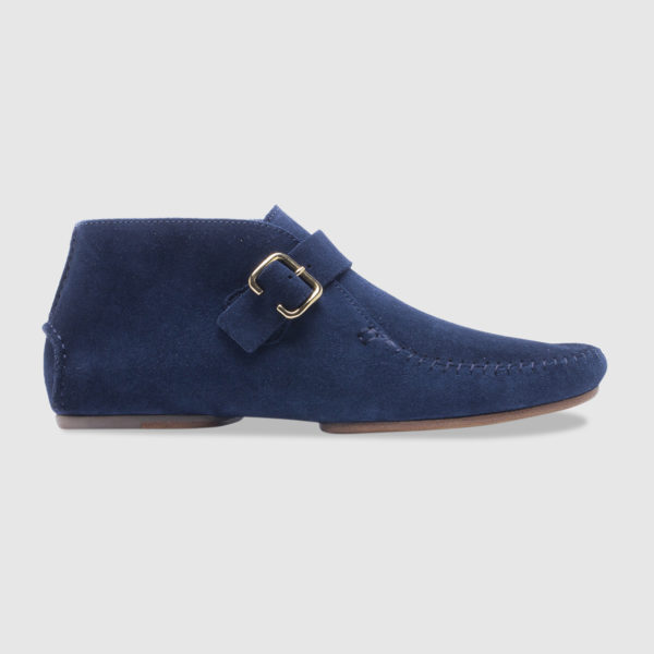Unlined desert boot in suede with buckle – blue